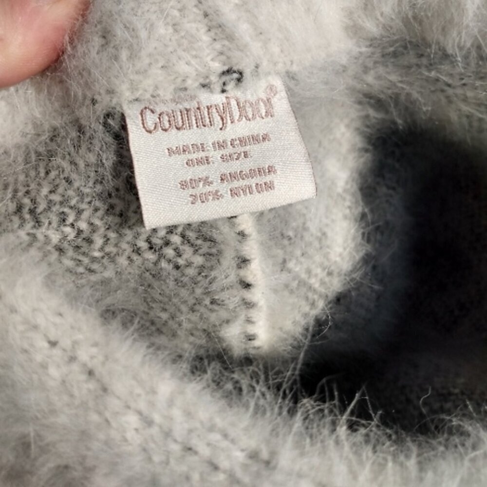 Like New, Angora Rabbit Fur Knit Winter Beret - Picture 14 of 16